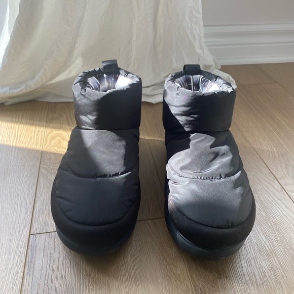 UGG Classic Maxi Mini Boot - Picture 2 of 7